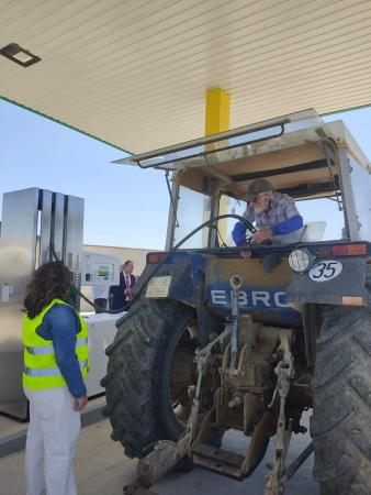 Imagen Peralta de Alcofea estrena su gasolinera municipal.