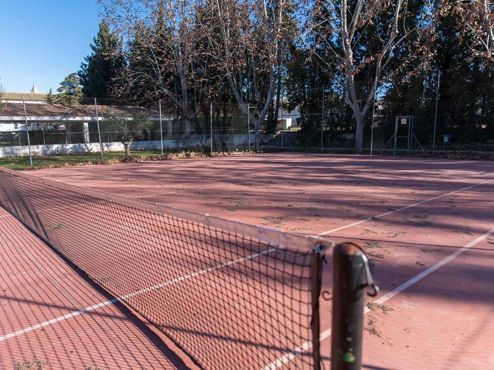 Imagen: Peralta de Alcofea. Pista de tenis.